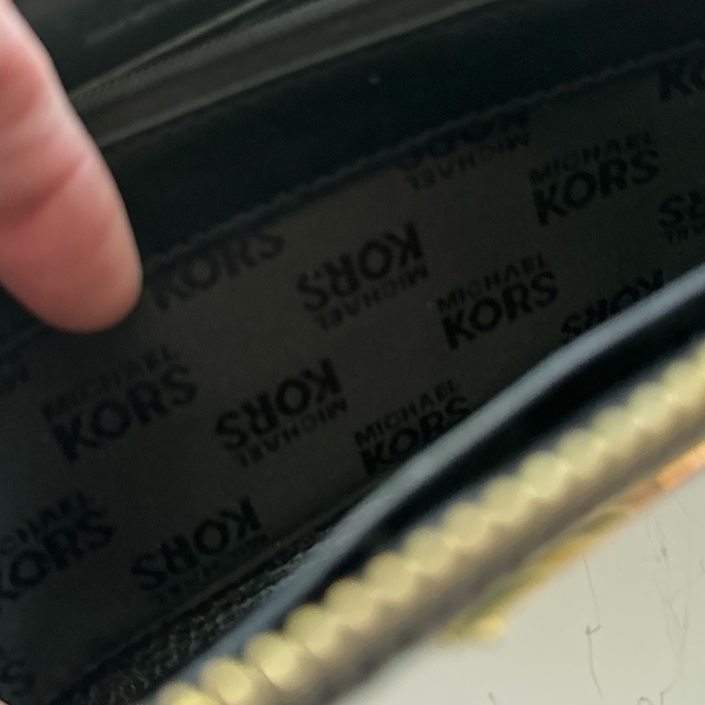 Michael Kors East West Signature Wallet - Picture 8 of 11